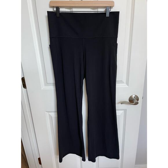 Athleta Salutation Stash High Rise Flare Pant Black Compression Waistband 1X - Picture 3 of 12